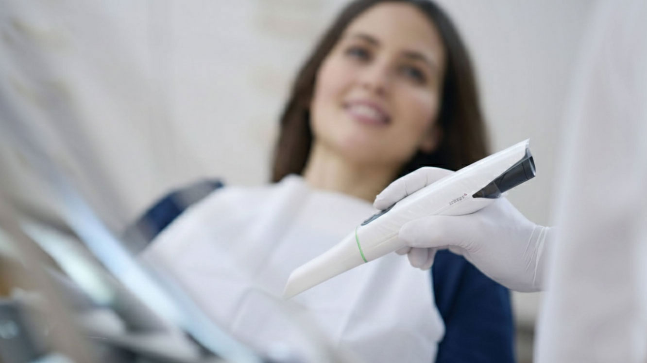 Ziel der Endodontie (Wurzelkanalbehandlung) ist es, den Zahn zu erhalten. Das abgestorbene Nervgewebe muss dafür vollständig entfernt werden.