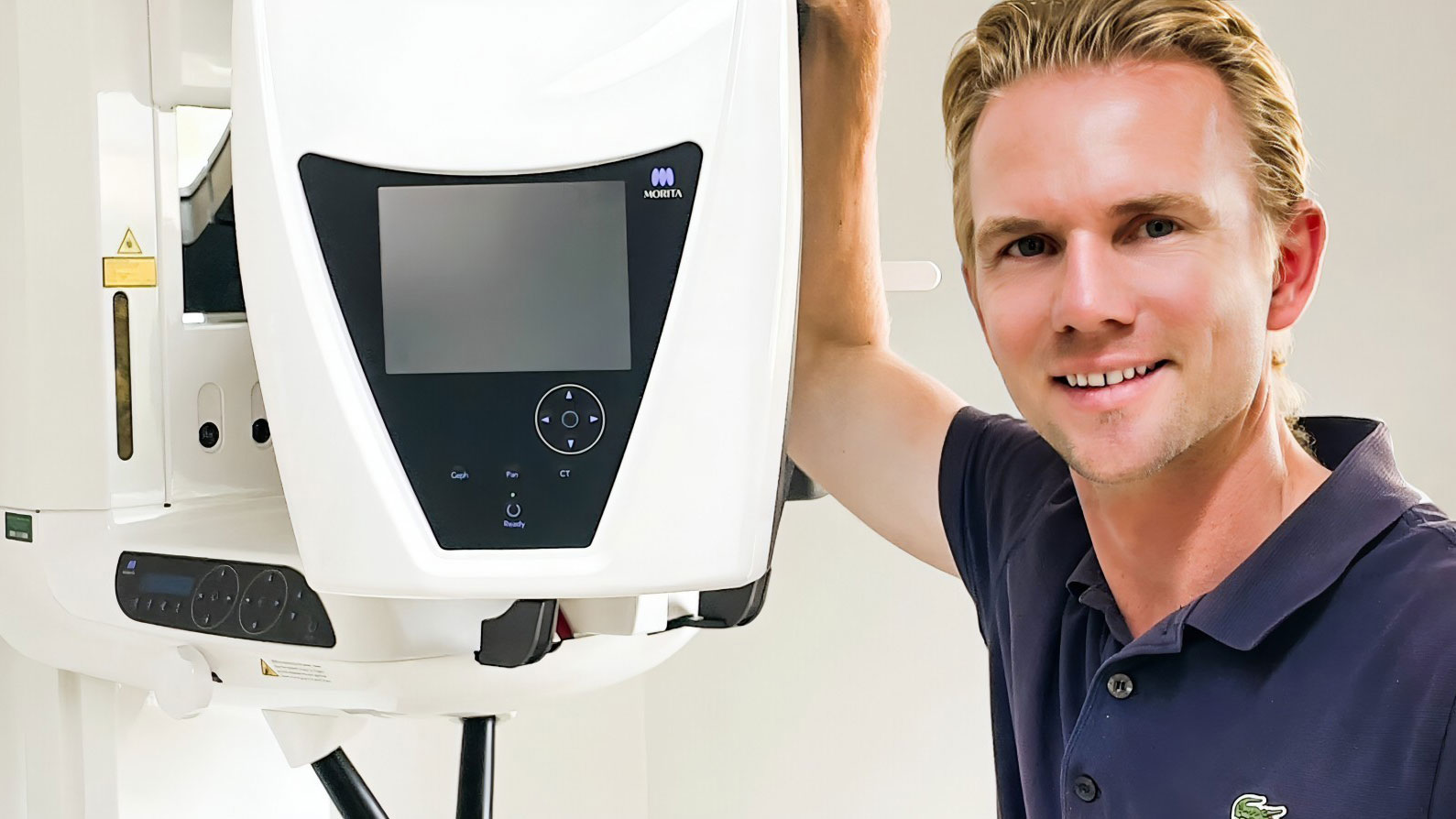 Die digitlae Volumentomographie (DVT) ist ein modernes dreidimensionales Röntgenverfahren Es ermöglicht eine präzise Diagnostik anhand von Schnittbildern und 3D Rekonstruktionen der untersuchten Kieferareale.