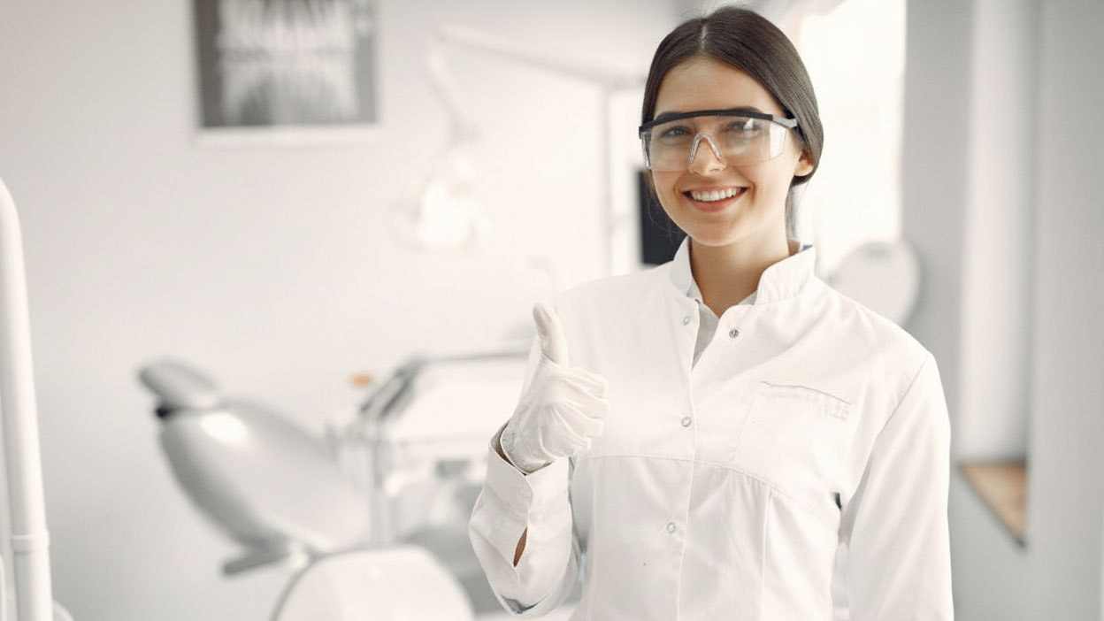 Zum neuen Ausbildungsjahr (bei Wechsel des Ausbildungsbetriebs auch früher) suchen wir eine(n) Auszubildende(n) zur/zum zahnmedizinischen Fachangestellten.